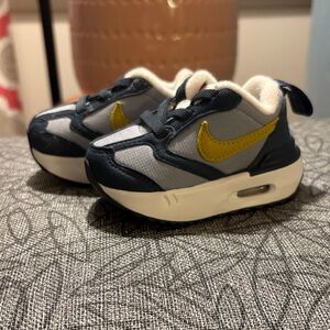 Nike Air Max Dawn Particle Grey Dark Citron Crib Shoe Sneakers NEW 1.5